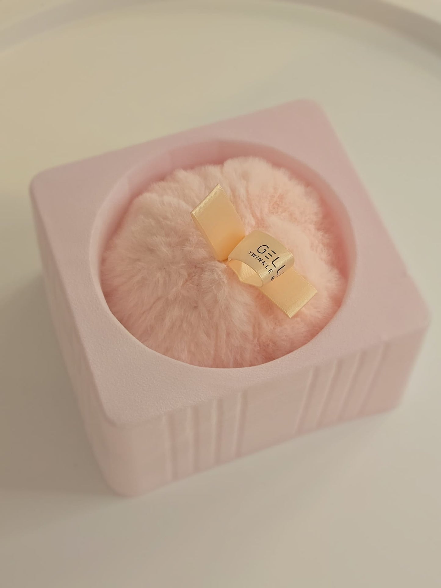 ✨ Flauschige Glanz-Puderquaste