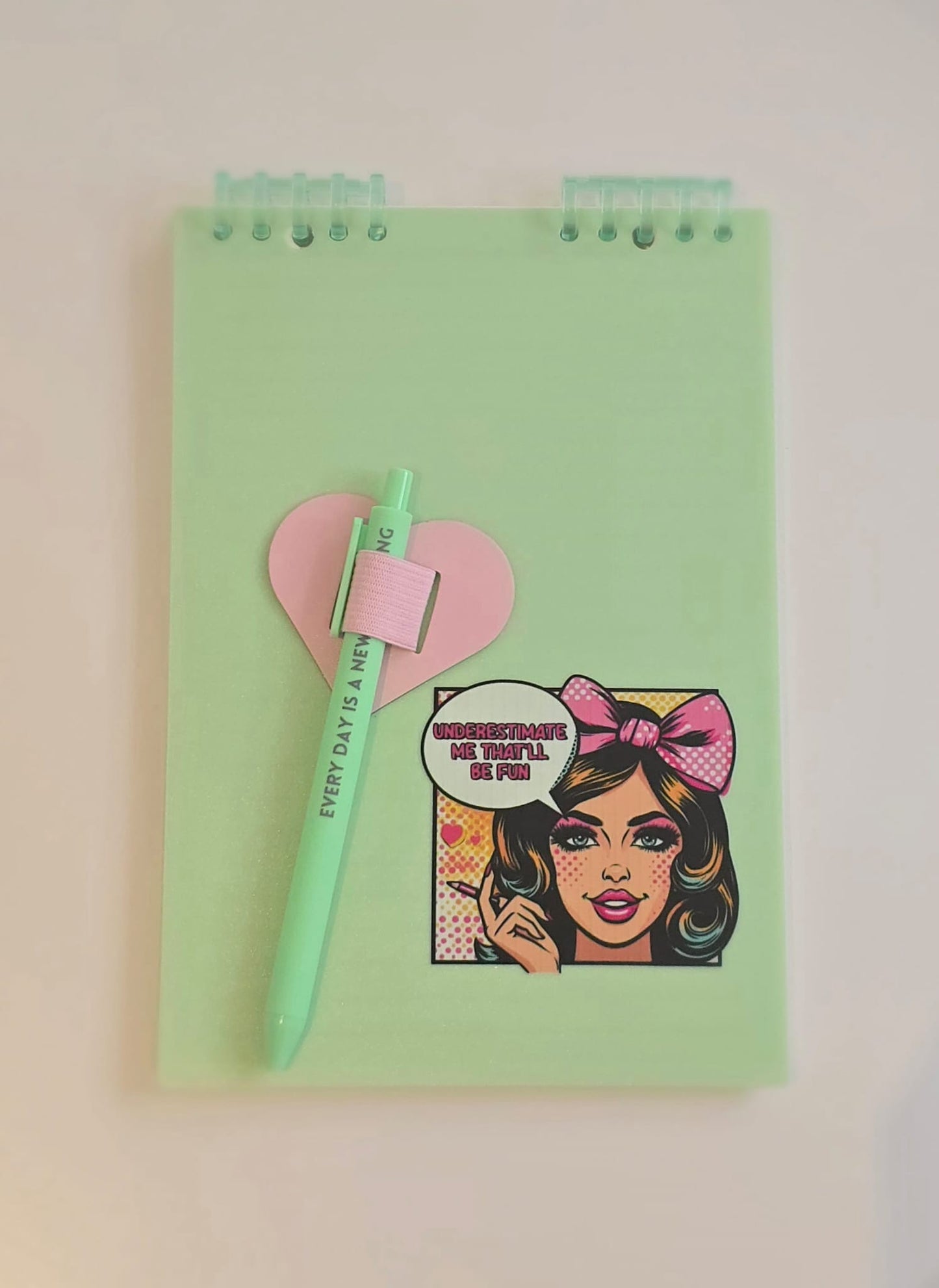 📒 Notizblock mit Pop-Art Design & Stift